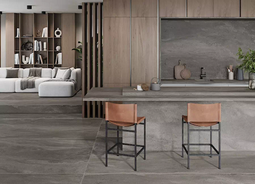 Inalco Vint Gris – szara płyta gresowa w aranżacji kuchni z wyspą